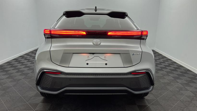 Aperçu du véhicule : Hybride Rechargeable 225 Collection Premiere Gris Minéral - Toit et arrière Noir