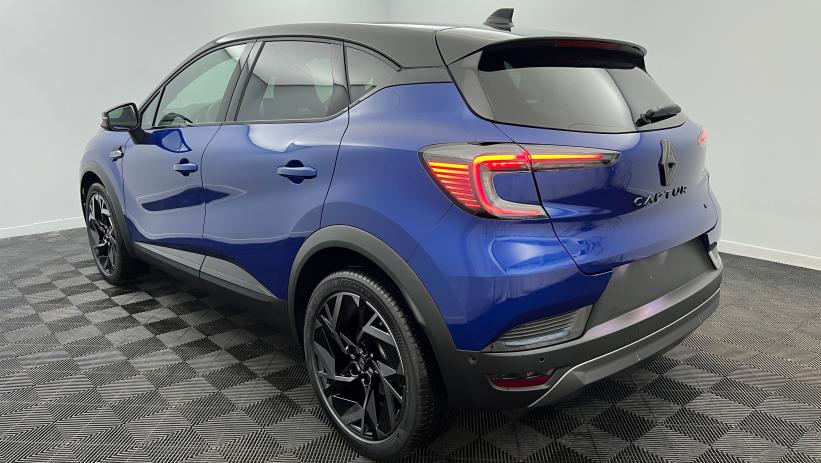 Aperçu du véhicule : E-Tech full hybrid 160 ch esprit Alpine Bleu Iron - Toit Noir Etoilé avec 1500€ d'équipements inclus