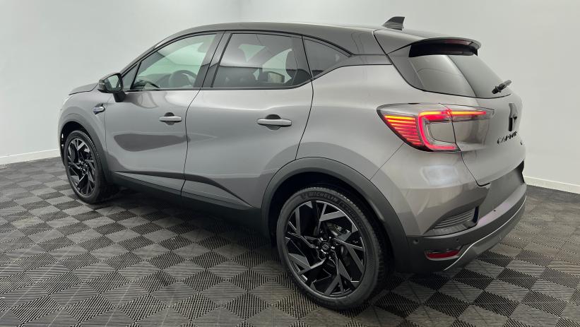 Aperçu du véhicule : E-Tech full hybrid 160 ch esprit Alpine Gris Cassiopée - Toit Noir Etoilé avec 2150€ d'équipements inclus