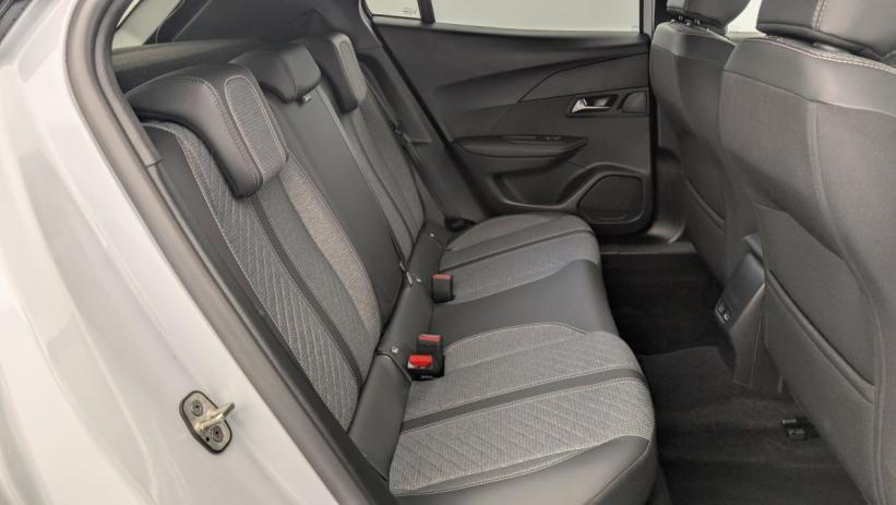 Aperçu du véhicule : Hybrid 136 e-DCS6 Allure