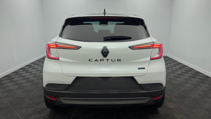 Aperçu du véhicule : E-Tech full hybrid 160 ch esprit Alpine Blanc Nacré - Toit Noir Etoilé avec 1950€ d'équipements inclus