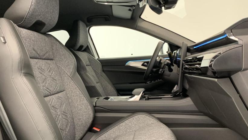 Aperçu du véhicule : E-Tech full hybrid 200ch Techno