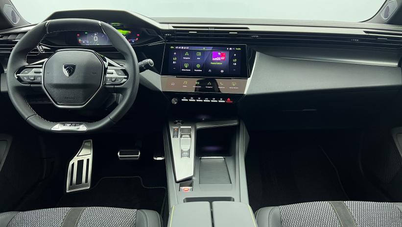 Aperçu du véhicule : BlueHDi 130ch S&S EAT8 GT Gris Artense avec 2350€ d'équipements inclus