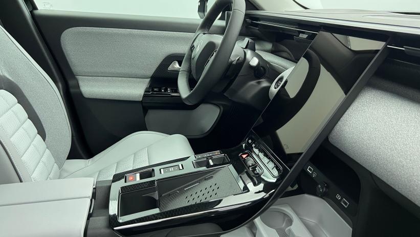 Aperçu du véhicule : Nouveau Hybrid 145 e-DCS6 Max Noir Perla Nera avec 2600€ d'équipements inclus