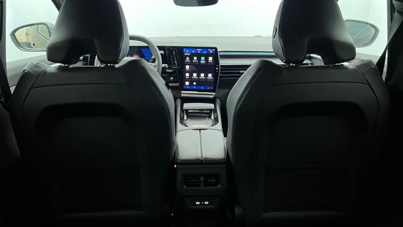 Aperçu du véhicule : Nouveau E-Tech full hybrid 200 Techno Noir Etoilé avec 1800€ d'équipements inclus