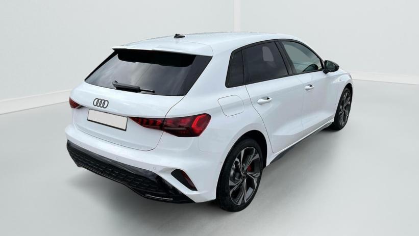 Aperçu du véhicule : 45 TFSI E HYBRIDE RECHARGEABLE 272 S TRONIC 6 S LINE